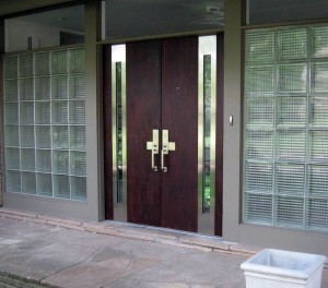 Tư vấn thiết kế cửa chính nhà phố