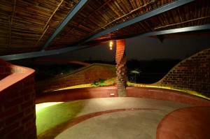 Ngôi nhà gạch uốn lượn ở Ấn Độ