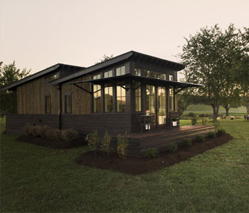 Ngôi nhà nhỏ xinh giữa đồng cỏ ghi điểm bởi thiết kế nội thất mộc mạc và ấm cúng