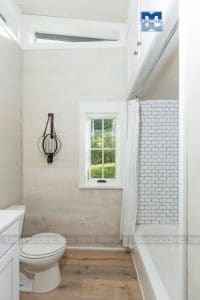 Ngôi nhà nhỏ xinh giữa đồng cỏ ghi điểm bởi thiết kế nội thất mộc mạc và ấm cúng