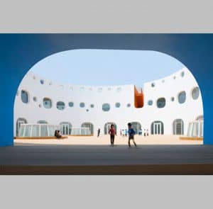 Thiết kế Trường mầm non 3 tầng với những đường cong sắc màu